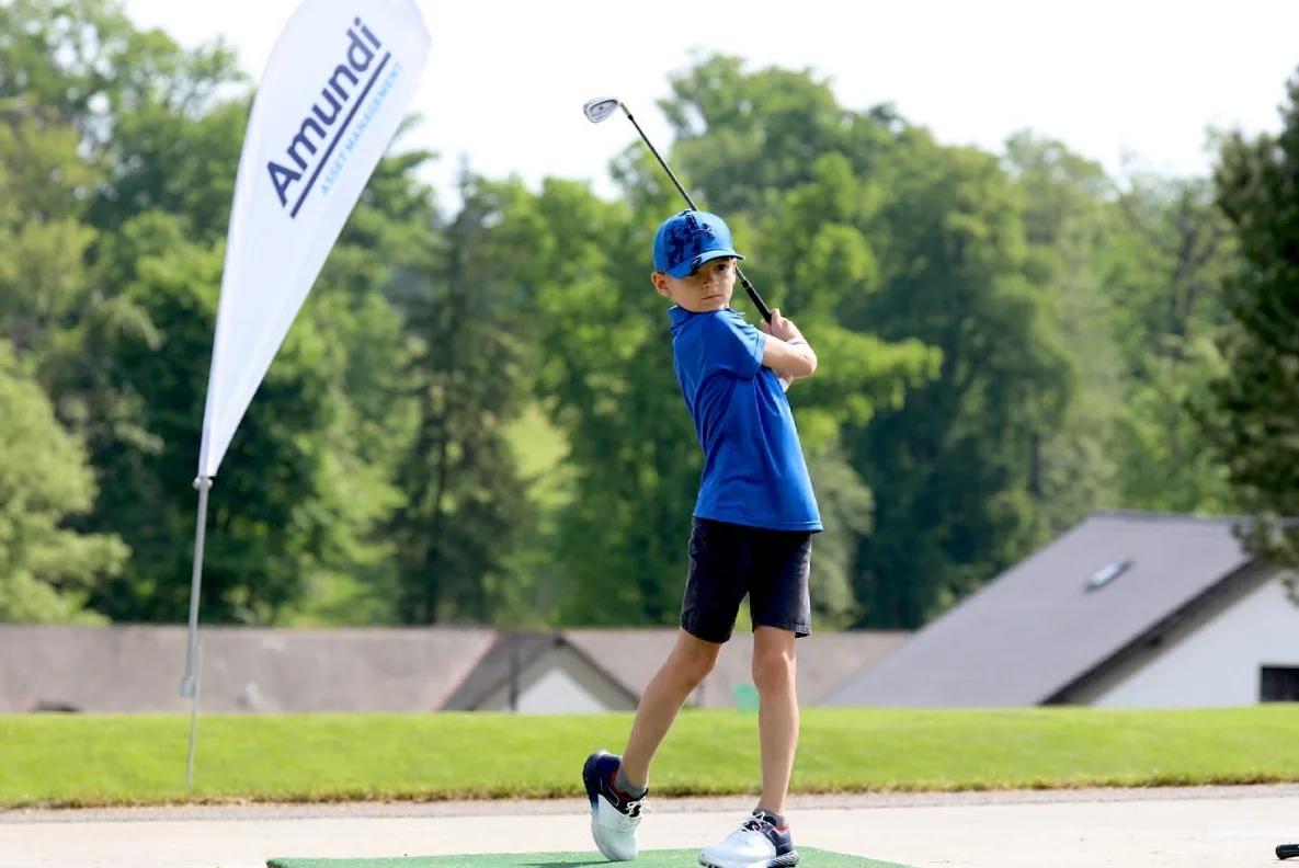 Budoucí hvězdy greenu? Děti z nadace si poprvé vyzkoušely golf