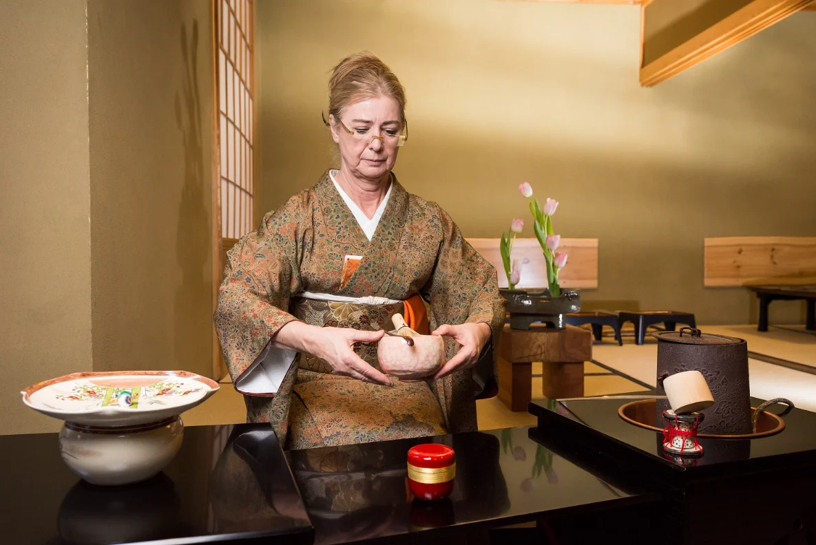 Na návštěvu i do japonské restaurace: složit boty, přibalit bílé ponožky a nesmrkat! 