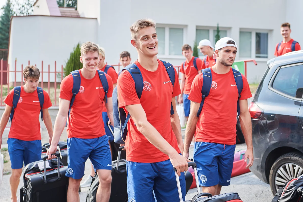 Trénink slovenštiny i Sahara na benzínce. Mladí olympionici se cestou na EYOF bavili