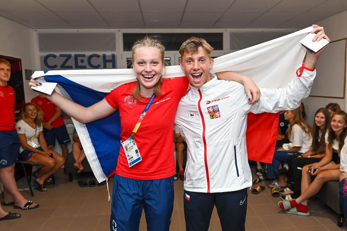 Bronzové atletické vábení. Parohová s Víchem mají olympijské medaile 