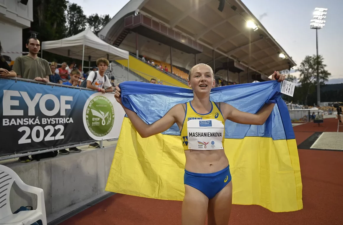 Otec bojující za Ukrajinu se slzami v očích sledoval vítězství dcery na olympiádě mládeže