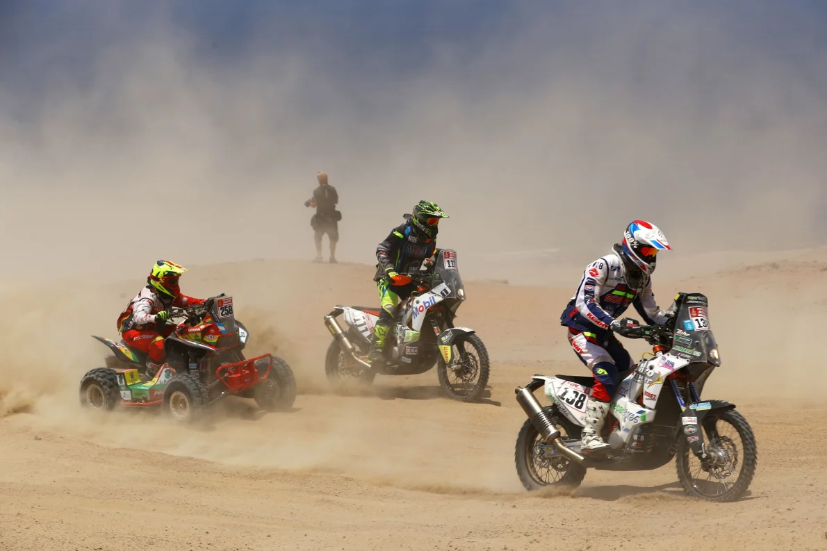 „Rallye Dakar? Šílenost a závod pro blázny. Rakev je zaplacená se startovným,“ říká závodník Michek