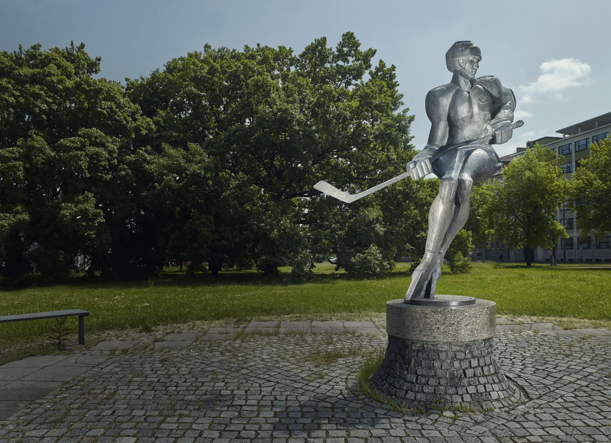 Publikace ČOV o sochaři Němečkovi byla nominována do soutěže Nejkrásnější české knihy roku