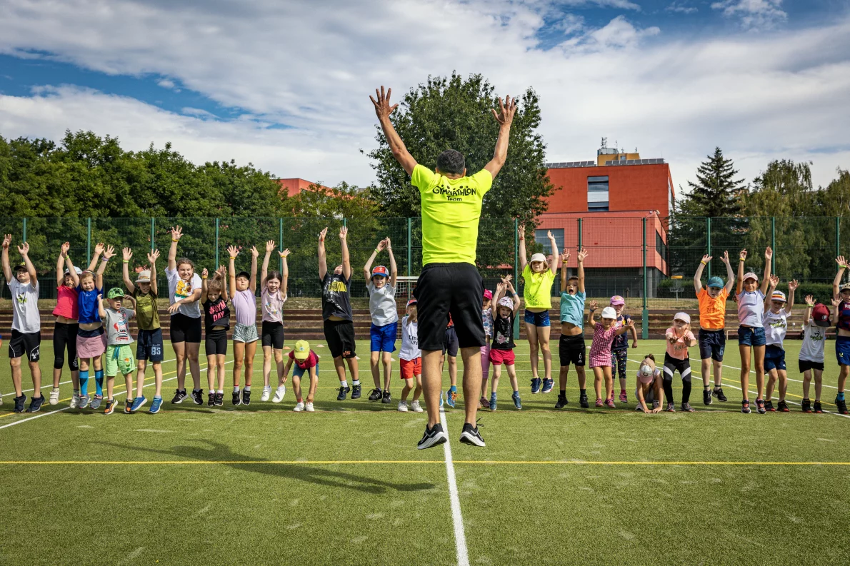 I letošní letní dny budou mít děti z Olympijské nadace akční. Čekají na ně letní kempy plné sportu a zábavy
