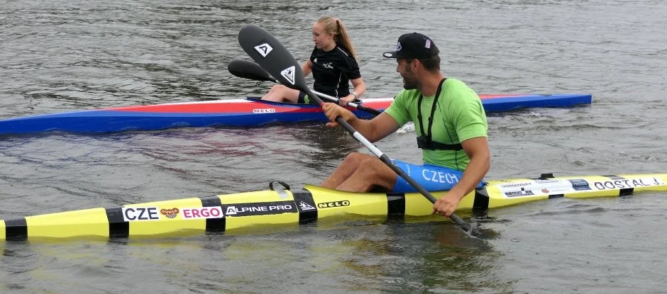Další splněný sen. Kajakářka Eliška si zatrénovala s Josefem Dostálem